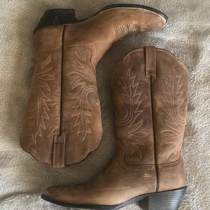 Ariat Women’s Heritage Cowboy Boot